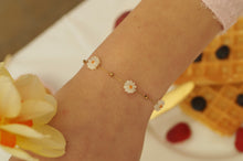 Load image into Gallery viewer, White Daisies - Bracelet

