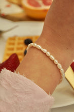 Load image into Gallery viewer, Classic Pearls - Bracelet
