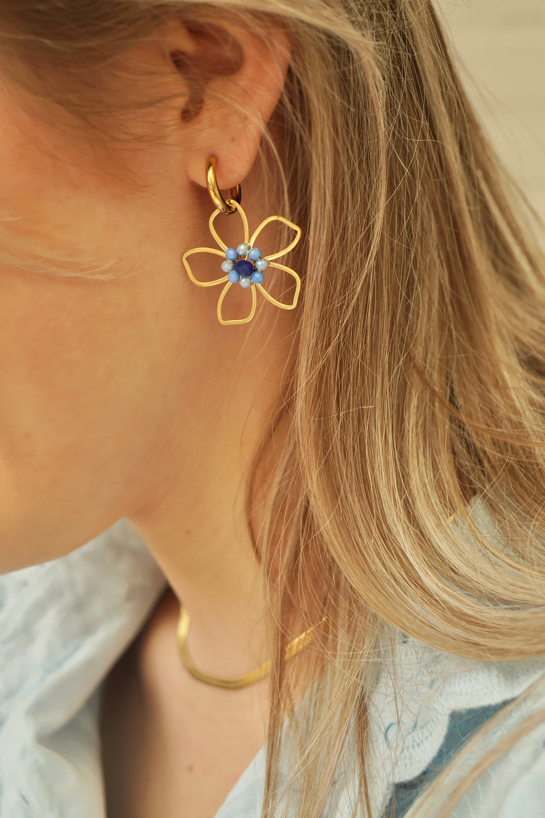 Blue Pearly Flower - Earrings