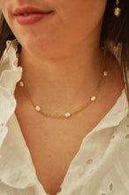 Load image into Gallery viewer, Pearly Fem - Necklace
