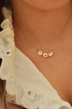 Load image into Gallery viewer, Three White Flowers - Necklace

