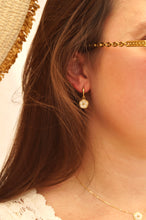 Load image into Gallery viewer, Elegant Pearl Flower - Earrings
