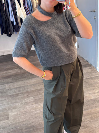 Grey Cut Out - Pull