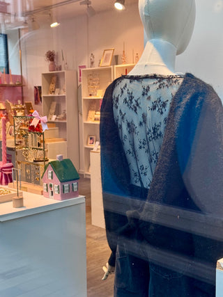 Black Lily Lace - Pull