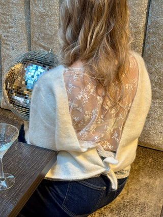 White Lily Lace - Pull