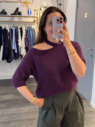 Burgundy Cut Out - Pull