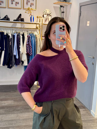 Burgundy Cut Out - Pull