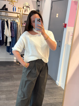 White Cut Out - Pull