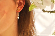 Load image into Gallery viewer, Flower Pearls - Earrings
