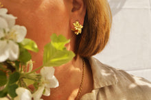 Load image into Gallery viewer, Leonie Flowers - Earrings
