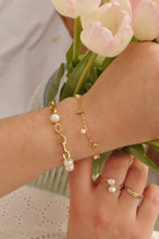 Load image into Gallery viewer, Pearl Chains - Bracelet
