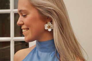 White Lilou Flowers - Earrings