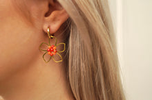 Load image into Gallery viewer, Orange Pearly Flower - Earrings
