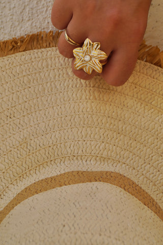 White Aya Flower - Ring