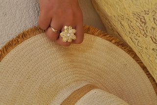 White Aya Flower - Ring