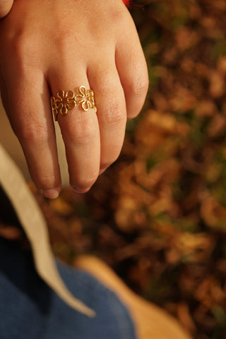 Flower Loop - Ring