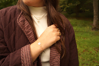 White Lilly Flower - Bracelet