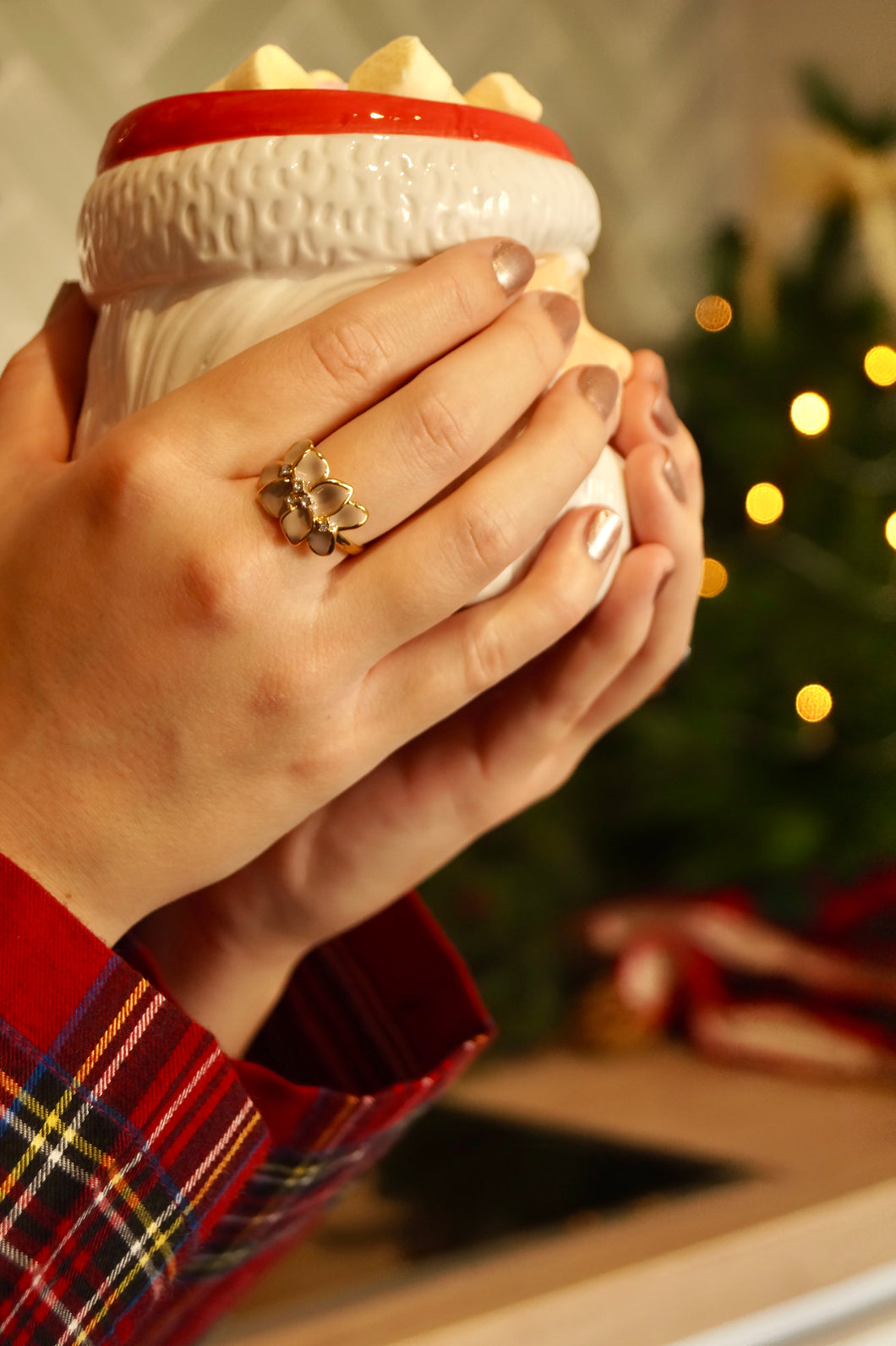 Beige Christmas Flowers - Ring