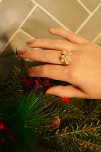 Beige Christmas Flowers - Ring