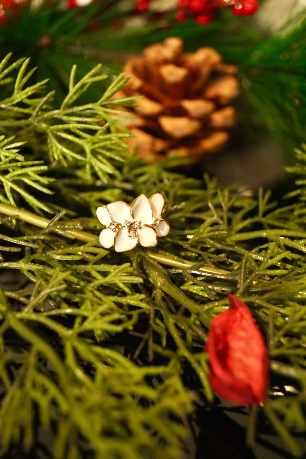 White Christmas Flowers - Ring