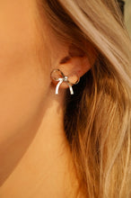 Load image into Gallery viewer, Silver Snakeskin Bow - Earrings
