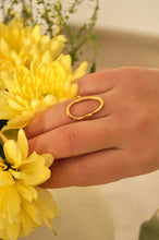 Load image into Gallery viewer, Silver Ona Oval - Ring
