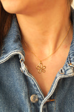 Load image into Gallery viewer, Daisy Flower - Necklace
