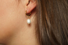 Load image into Gallery viewer, Simple Seawaterpearls 2 - Earrings
