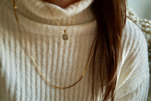 White Marmer Treasure- Necklace