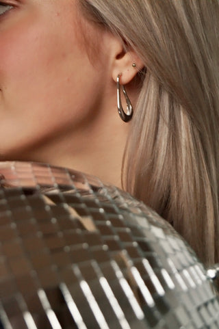 Carol Silver Wavy Hoop - Earrings