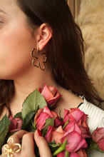 Load image into Gallery viewer, Noralie Flower - Earrings
