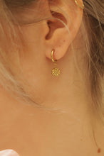 Load image into Gallery viewer, Cutie Yasmin Flowers - Earrings
