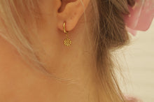 Load image into Gallery viewer, Cutie Yasmin Flowers - Earrings
