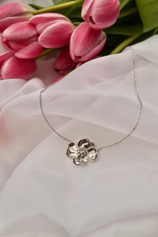 Silver Amour Flower - Necklace