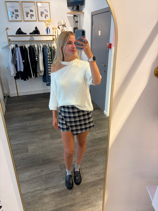 White Cut Out - Pull
