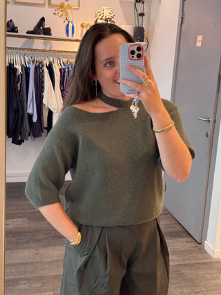 Kaki Cut Out - Pull