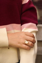 Load image into Gallery viewer, White Elise Stone - Ring
