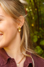 Load image into Gallery viewer, Curly Rectangular - Earrings
