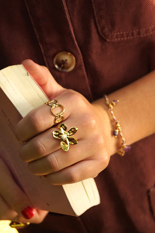 White Core Flower - Ring