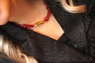 Red Pearls & Golden Detail - Necklace