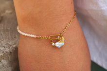 Load image into Gallery viewer, Fine Pearly Butterfly - Bracelet
