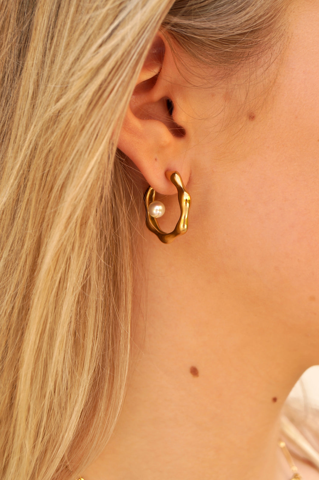 Pearly Hoops - Earrings