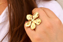 Load image into Gallery viewer, Big Valerie Flower - Ring
