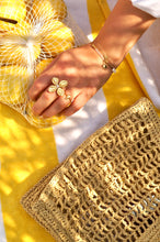 Load image into Gallery viewer, Pearlie Flower - Ring
