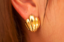 Load image into Gallery viewer, Summer Shells - Earrings
