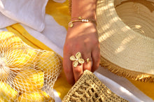 Load image into Gallery viewer, Pearlie Flower - Ring
