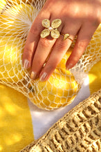 Load image into Gallery viewer, Pearlie Flower - Ring
