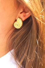 Load image into Gallery viewer, Big Shells - Earrings
