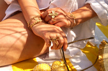 Load image into Gallery viewer, Pearlie Flower - Ring
