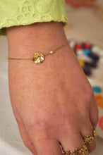 Load image into Gallery viewer, Pearly Circle - Bracelet

